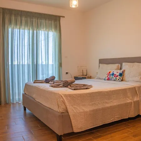 Appartement Helios Red & Blue